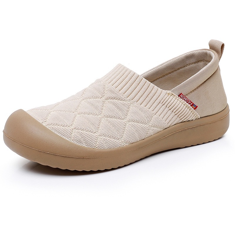 Spring and Autumn's new women's cloth shoes with soft soles and soft surfaces, fashionable mom shoes that can be worn on one foot, light, comfortable and anti-slip work shoes for export Item Picture