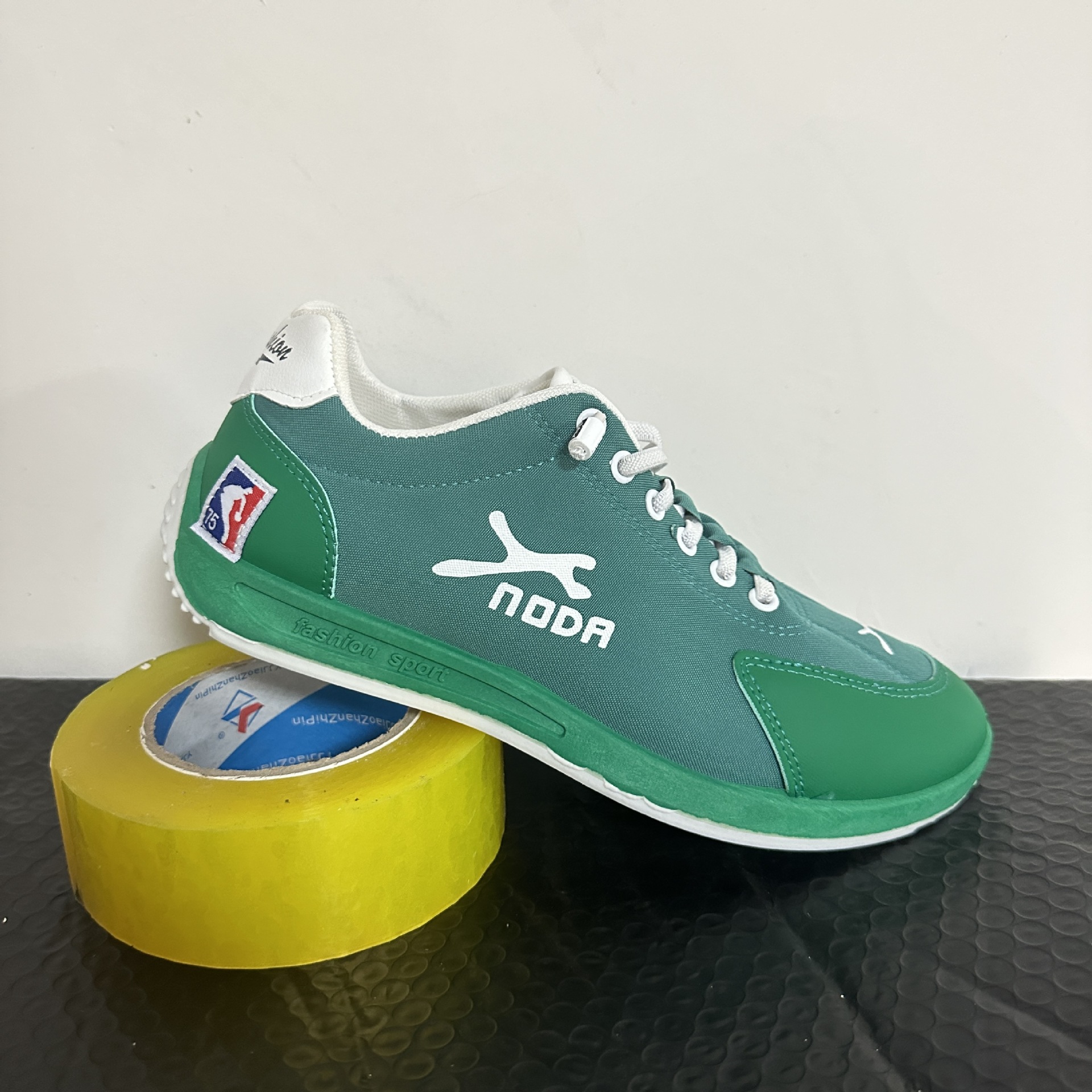 2023 Men's Spring and Autumn sports shoes: Breathable and comfortable, low-top, fashionable and versatile, soft-soled canvas shoes for sports Application Scenario