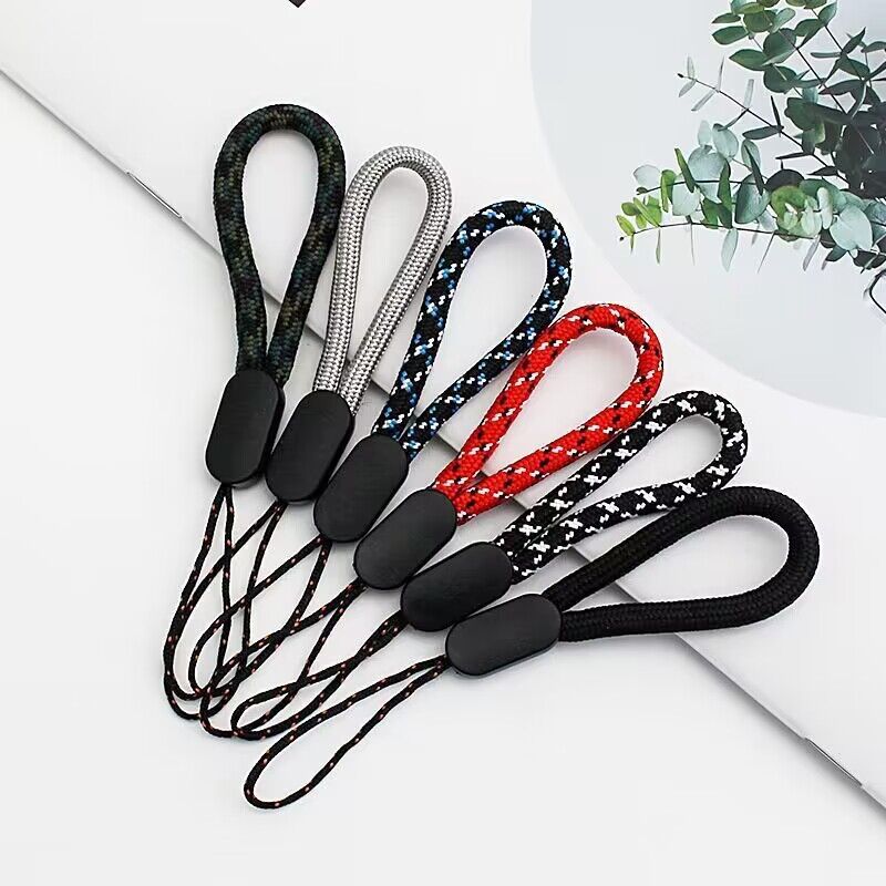 Factory wholesale mobile phone lanyards, short finger lanyards, twisted braided lanyards, ring clasps, USB flash drive key pendants, rings full figure