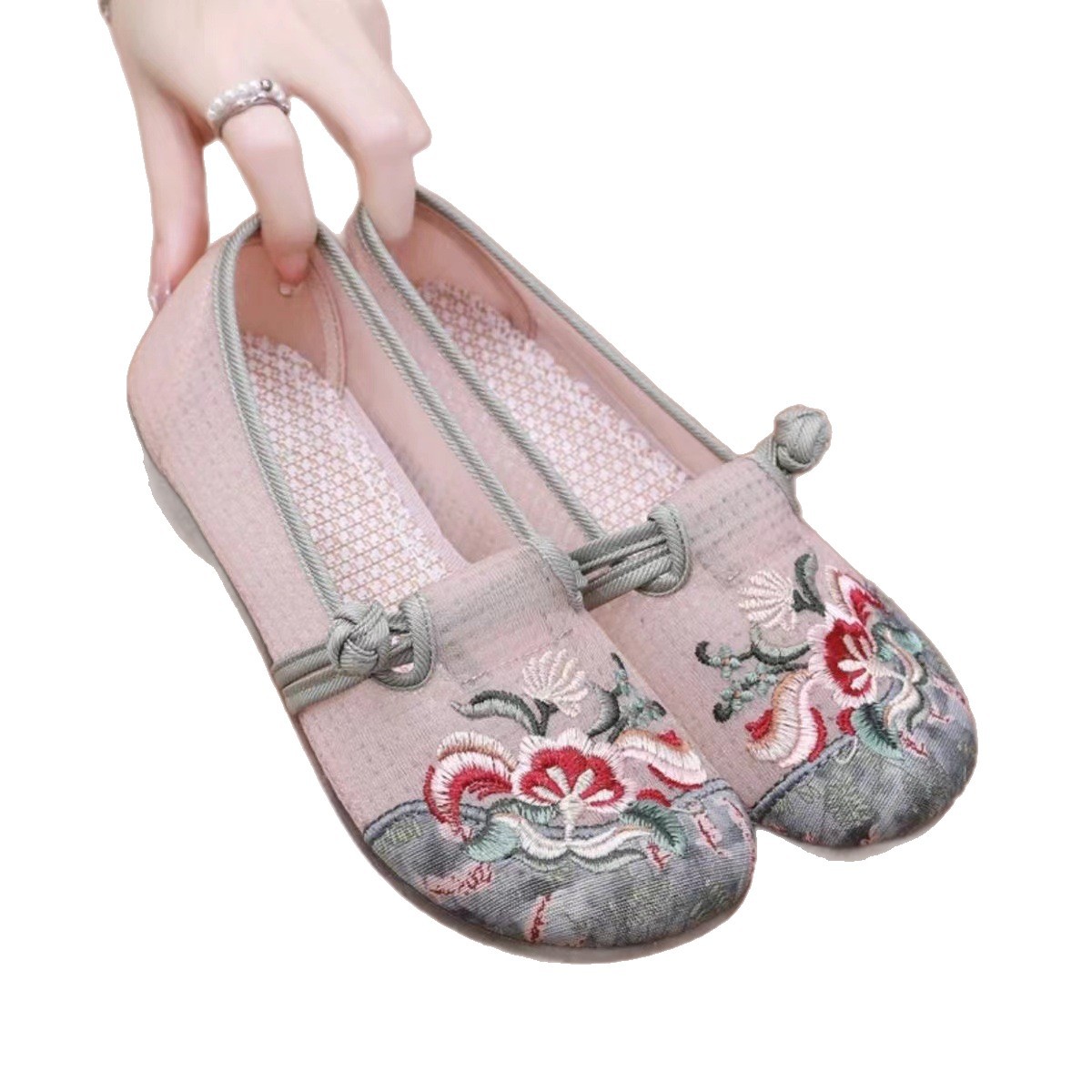 In the spring and summer of 2025, old Beijing cloth shoes for housewives, thin mesh shoes, versatile shoes for middle-aged and elderly people, casual shoes that can be worn on one foot Item Picture
