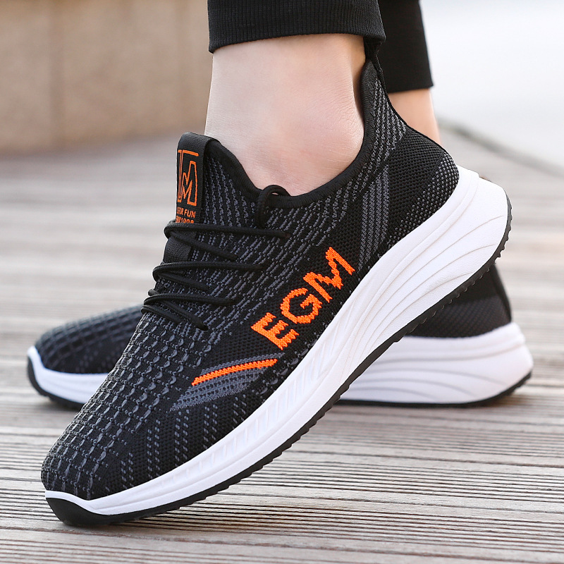 Wholesale of 2025 new men's mesh sports shoes, breathable summer running shoes, cross-border youth export mountaineering shoes Application Scenario