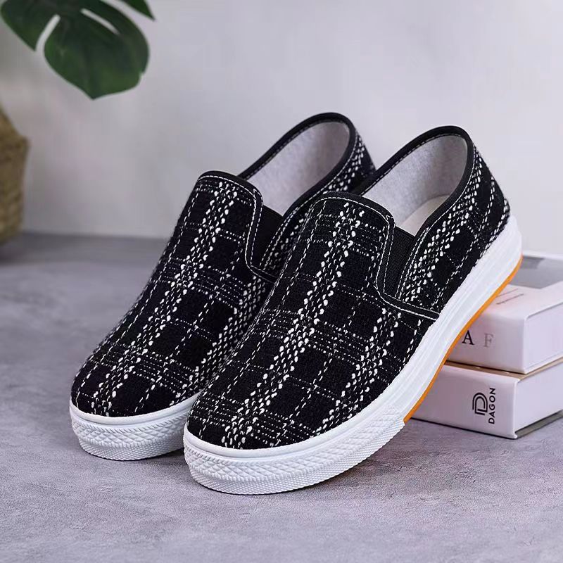 2024 New spring and autumn women's flat, Korean-style, fashionable and comfortable casual shoes from old Beijing details Picture