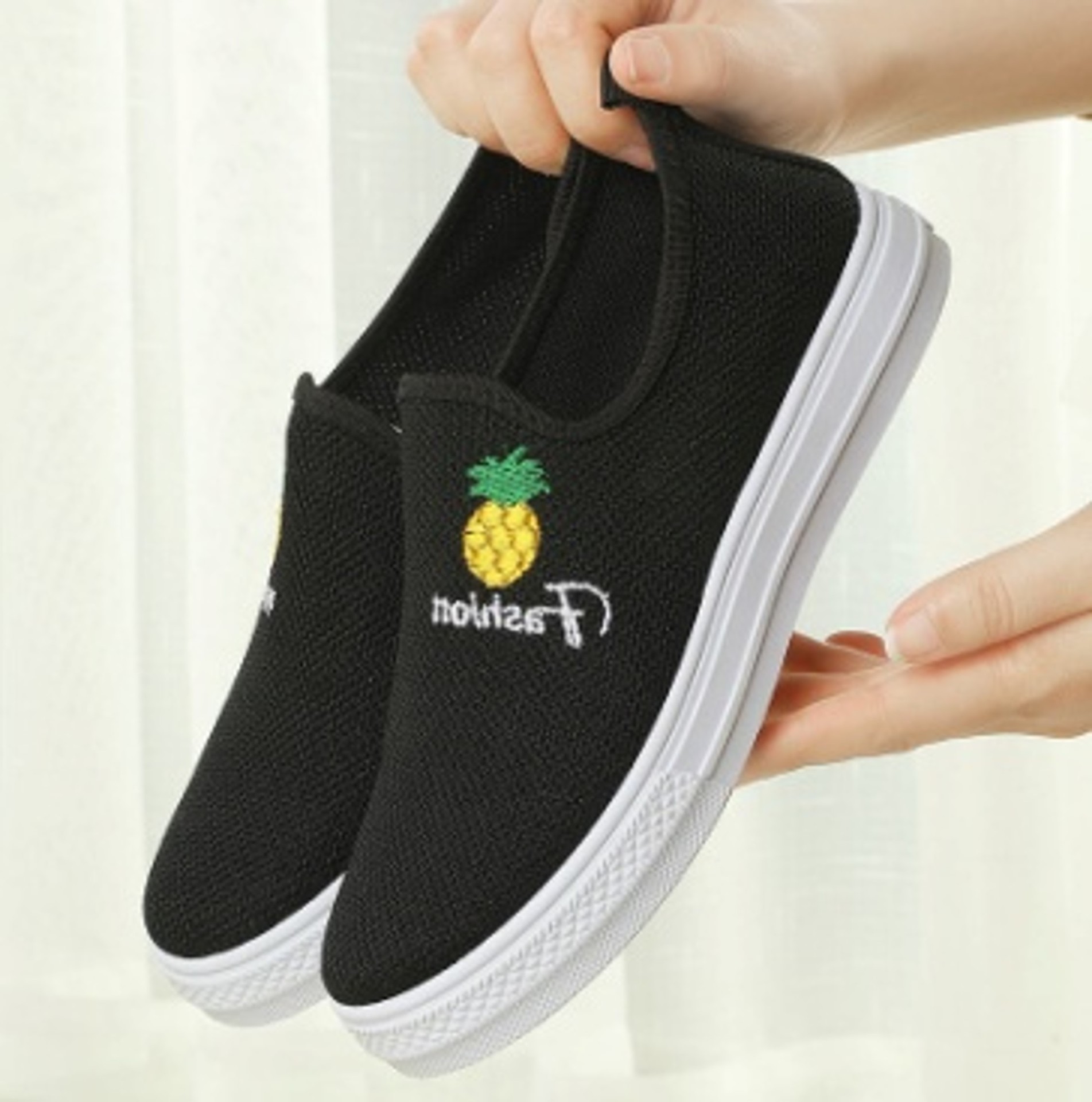 2025 New versatile and popular cloth shoes, fashionable round-toed cloth shoes for women, Korean style sports breathable soft-soled student shoes details Picture