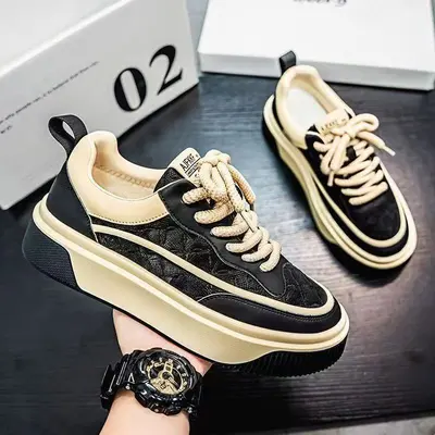 Spring 2025 new soft-soled men's shoes, the same style as the popular ones, are casual, sporty, fashionable and versatile, light luxury low-top sneakers for men thumbnail