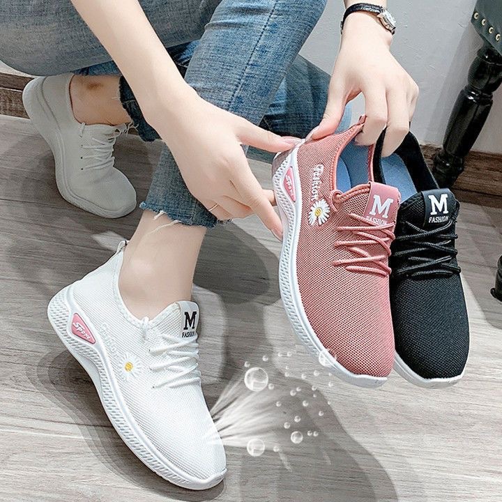 Popular and comfortable women's shoes for wholesale trade, fashionable autumn and winter new shoes for female students, little daisies full figure