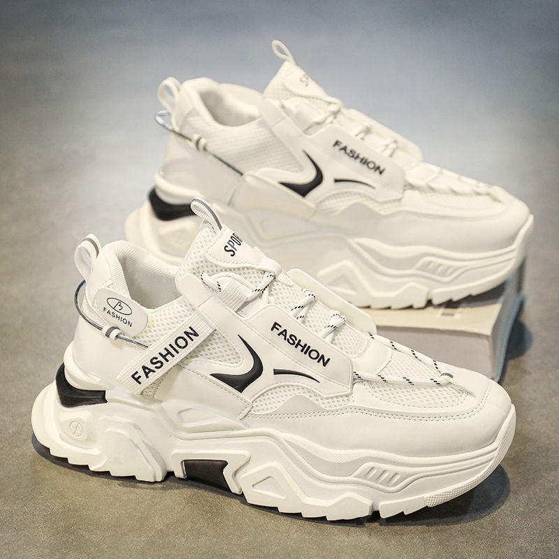 New breathable mesh white sneakers for men's shoes in autumn are trendy and versatile. Men's black sports shoes are casual and trendy dad shoes details Picture