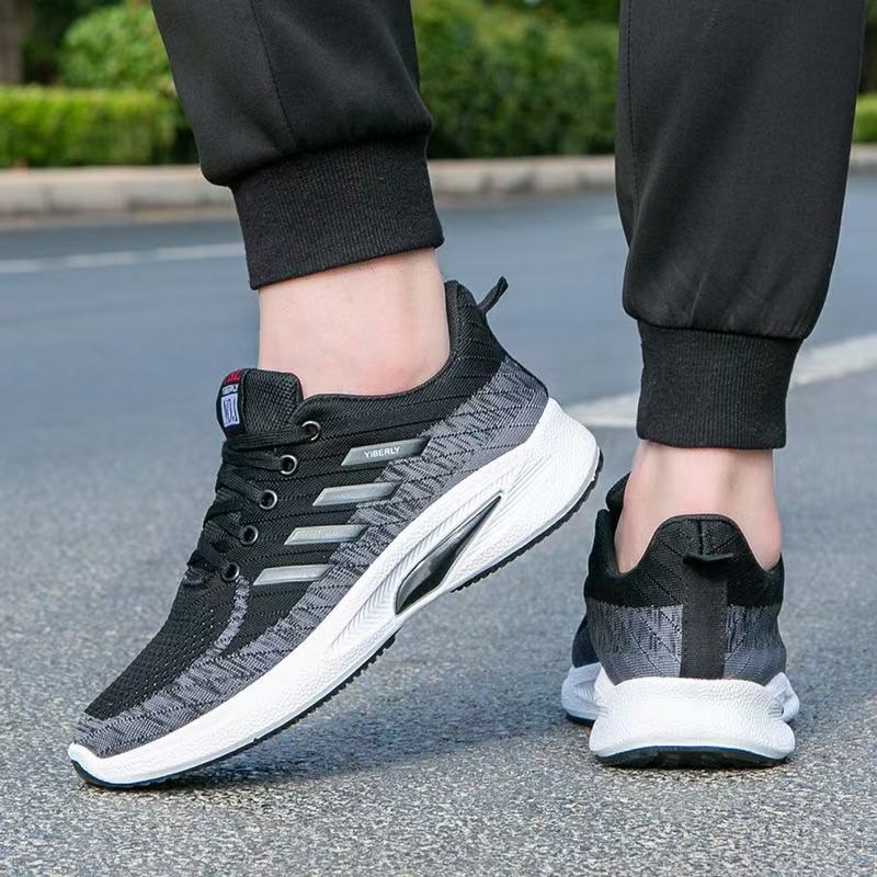 The new men's shoes for 2024 are lightweight and comfortable. They are fashionable and trendy running shoes with soft soles and mesh surfaces Application Scenario