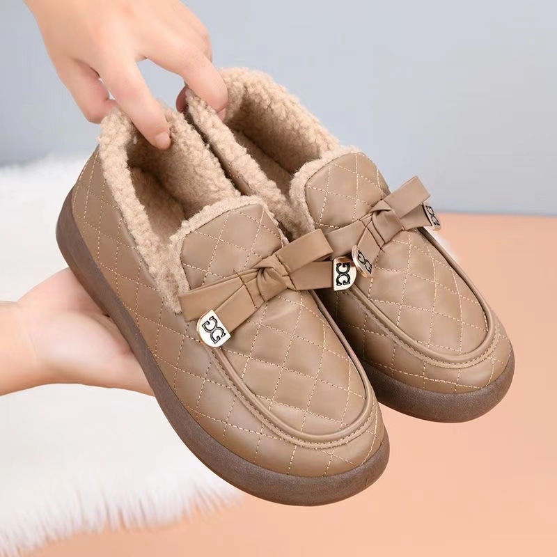 For the winter of 2024, the new style of Boken fleece warm flat artificial fur shoes are available. You can wear the popular fleece shoes and enjoy a furry winter details Picture