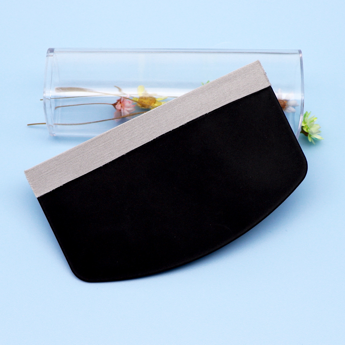 Plastic hard scraper card 5*9CM, auxiliary scraper for mobile phone, tablet and car film application, with cloth for bubble removal Specification drawing