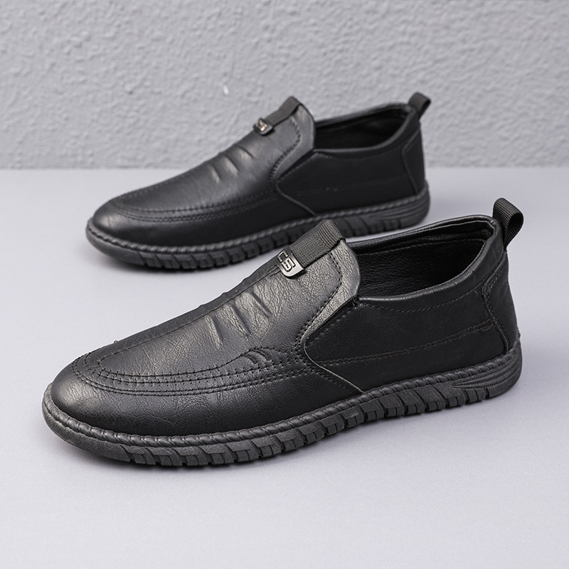 Men's leather shoe manufacturer wholesale 2023 summer new casual shoes, men's soft-soled trendy single shoes, one-step dad shoes full figure