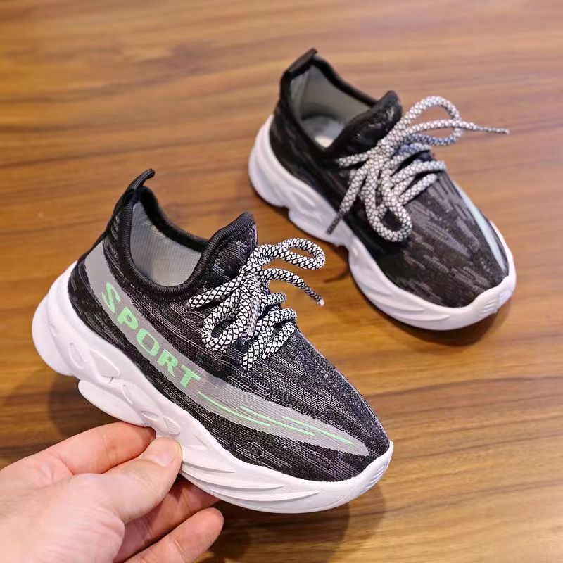 The 2024 new summer collection of children's shoes features breathable net shoes for big kids, exquisite and good-looking sports shoes for both boys and girls details Picture