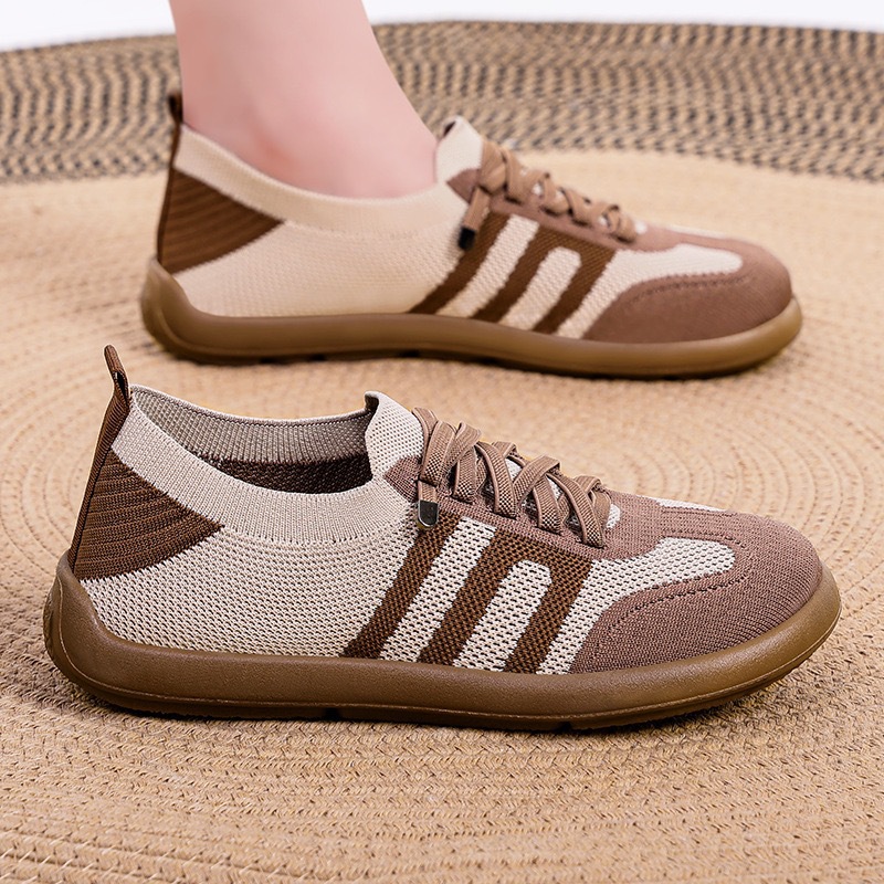 Spring new style fly-woven breathable mesh soft sole fashionable single shoes for women, wholesale of soft sole women's shoes for export full figure