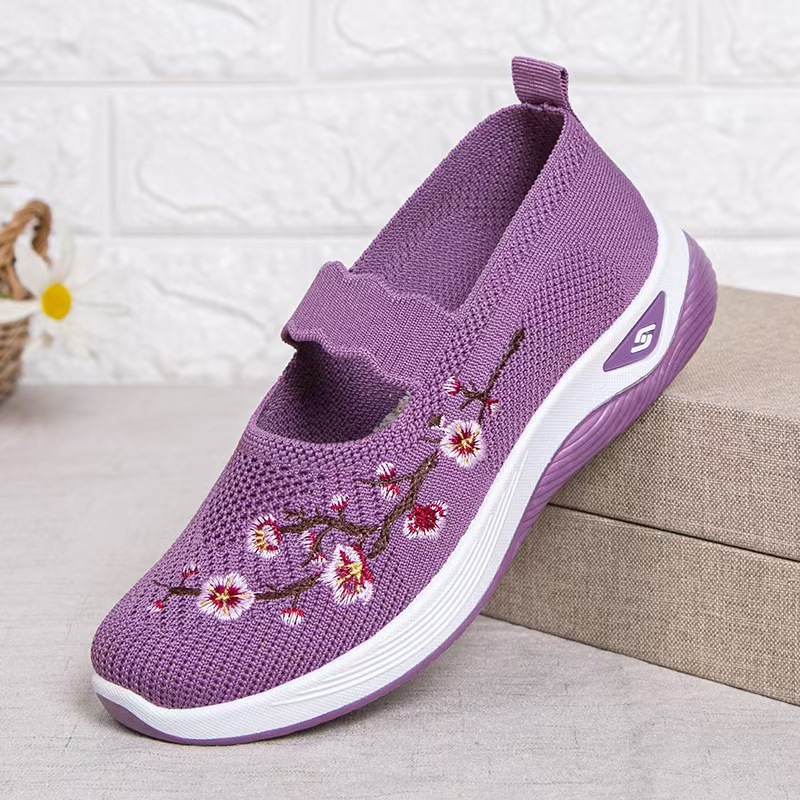 Old Beijing cloth shoes, women's walking shoes, mom shoes, thin mesh surface casual shoes for middle-aged and elderly people, thick soles for middle-aged people details Picture