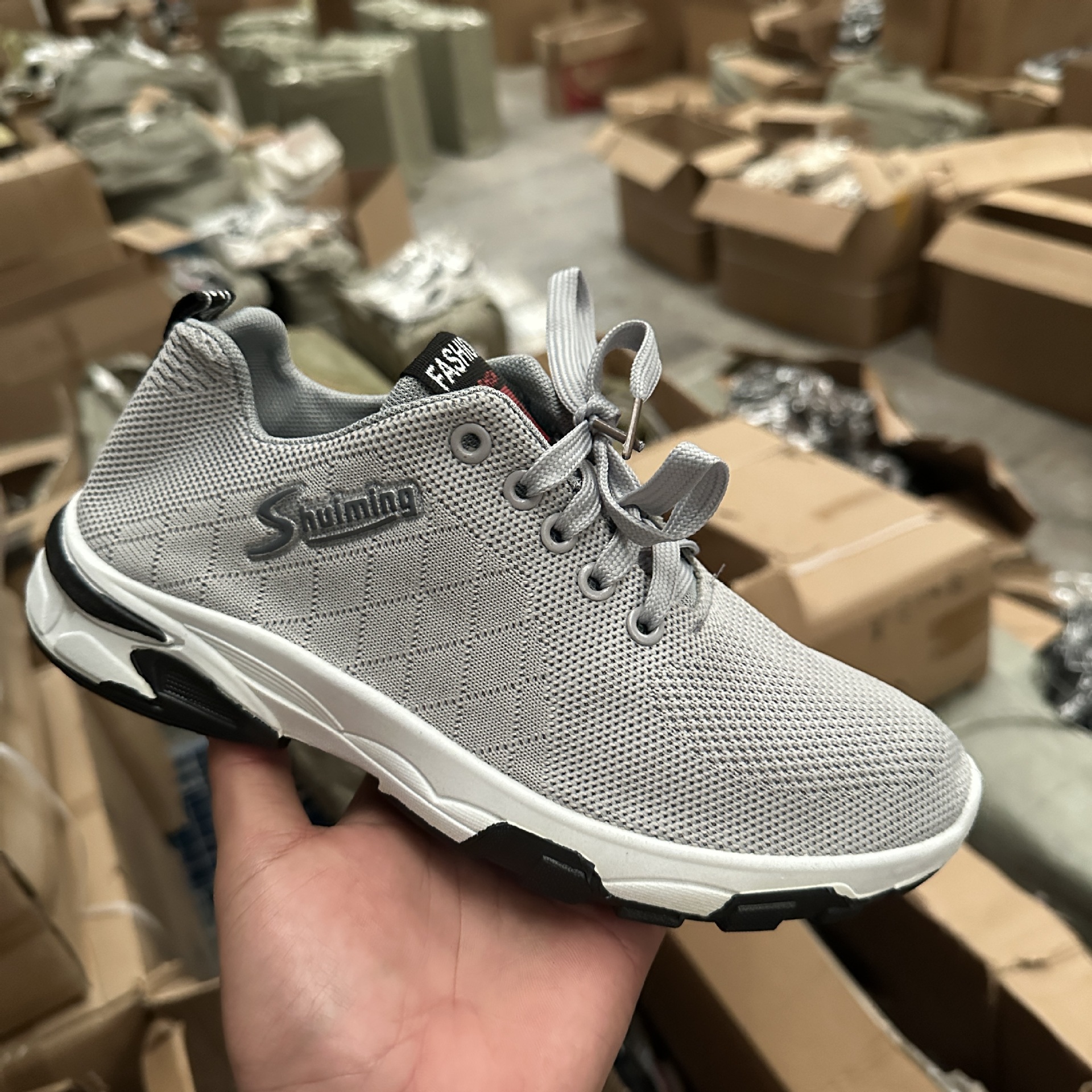 Trendy sports shoes for men, summer mesh breathable casual shoes, soft-soled comfortable running shoes, fashionable single shoes, export batch Specification drawing