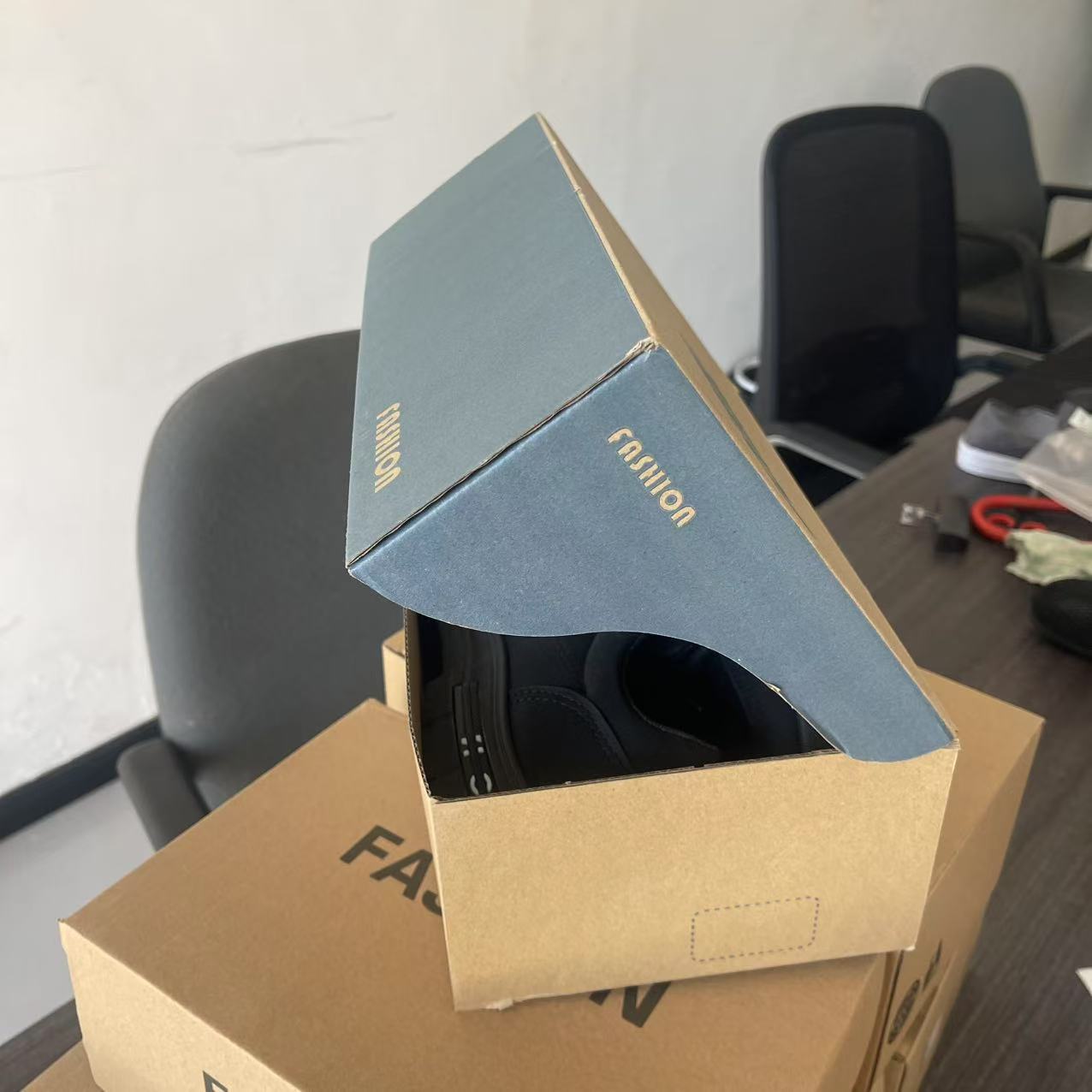 Men's and women's shoe boxes, airplane boxes and folding boxes in stock Specification drawing