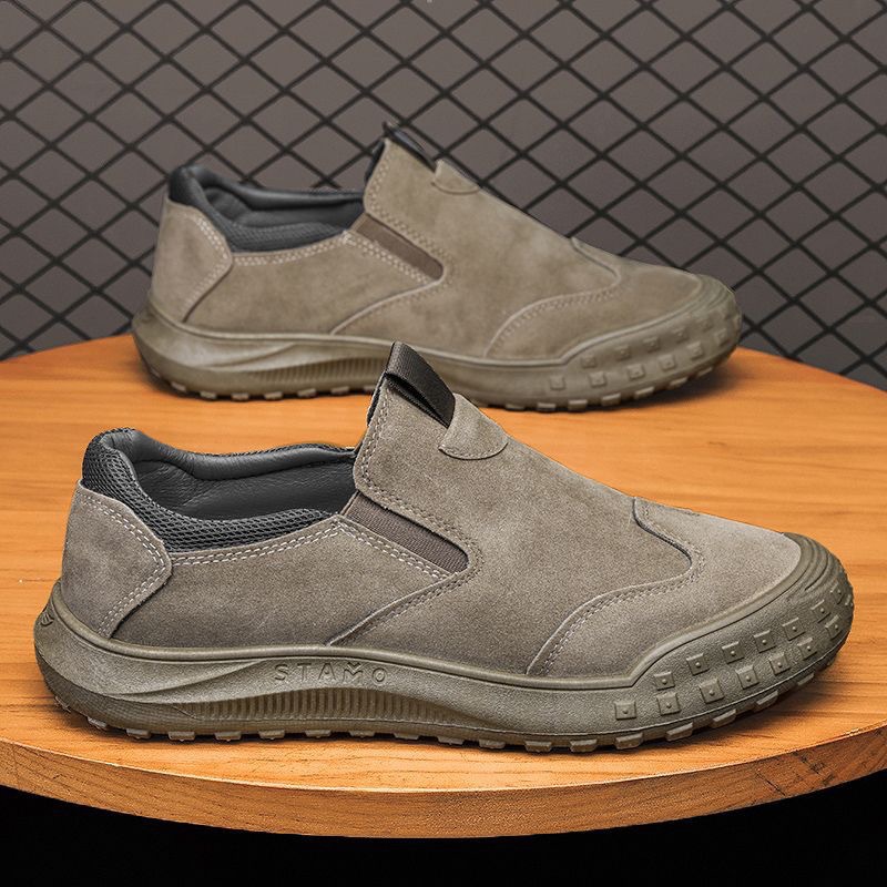 The new men's shoes for the autumn and winter of 2025 are fashionable, casual and trendy running shoes. The same style of leather shoes for men's sports single full figure