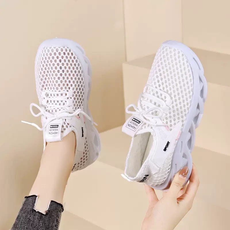 2025 Women's Shoes Summer: Breathable sports shoes, net shoes, fishing net shoes, running shoes, white sneakers, cross-border wholesale, foreign trade shoes for women Application Scenario