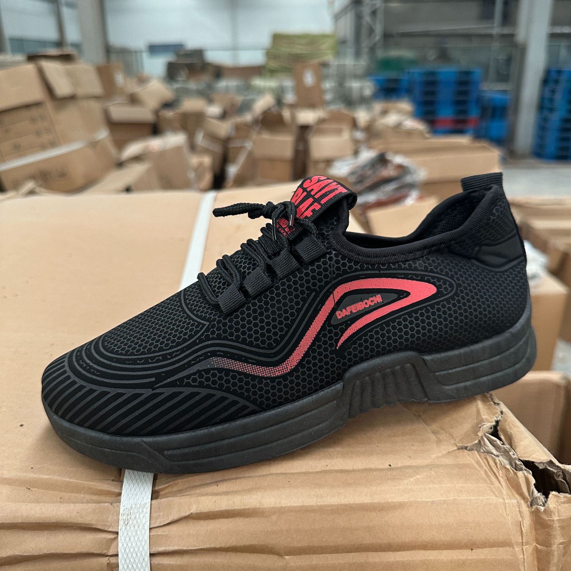 2022 new men's shoes: Fashionable, casual and trendy running shoes, men's sports single cotton leather shoes of the same style details Picture