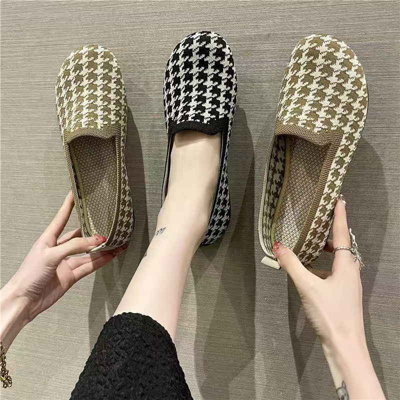 Mom shoes bestsellers: One-step breathable casual women's shoes, comfortable, durable, fashionable and breathable fabric shoes with soft soles. One-piece consignment full figure