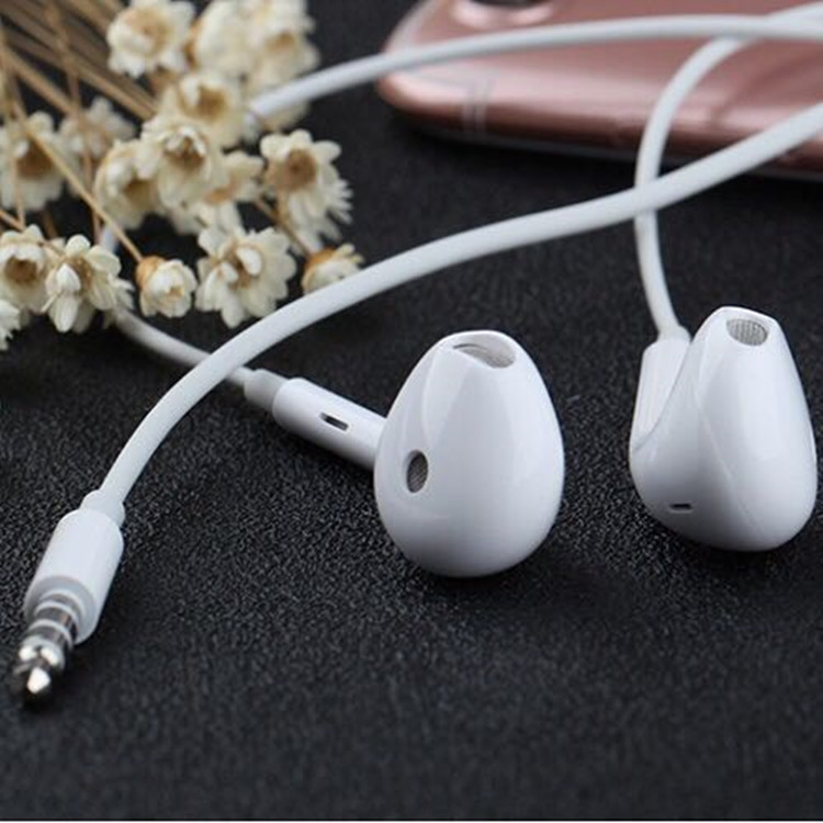Suitable for oppo r11, r11s and r9s plus universal wired headphones and semi-in-ear gaming headphones Application Scenario