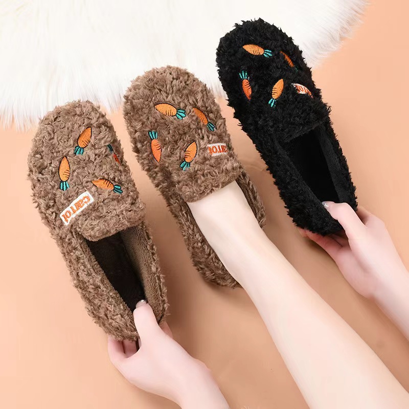 The new winter style of women's bean shoes is versatile. The woolen shoes are fashionable, with added fleece and thickened, anti-slip and comfortable. They are old Beijing women's cotton shoes Application Scenario
