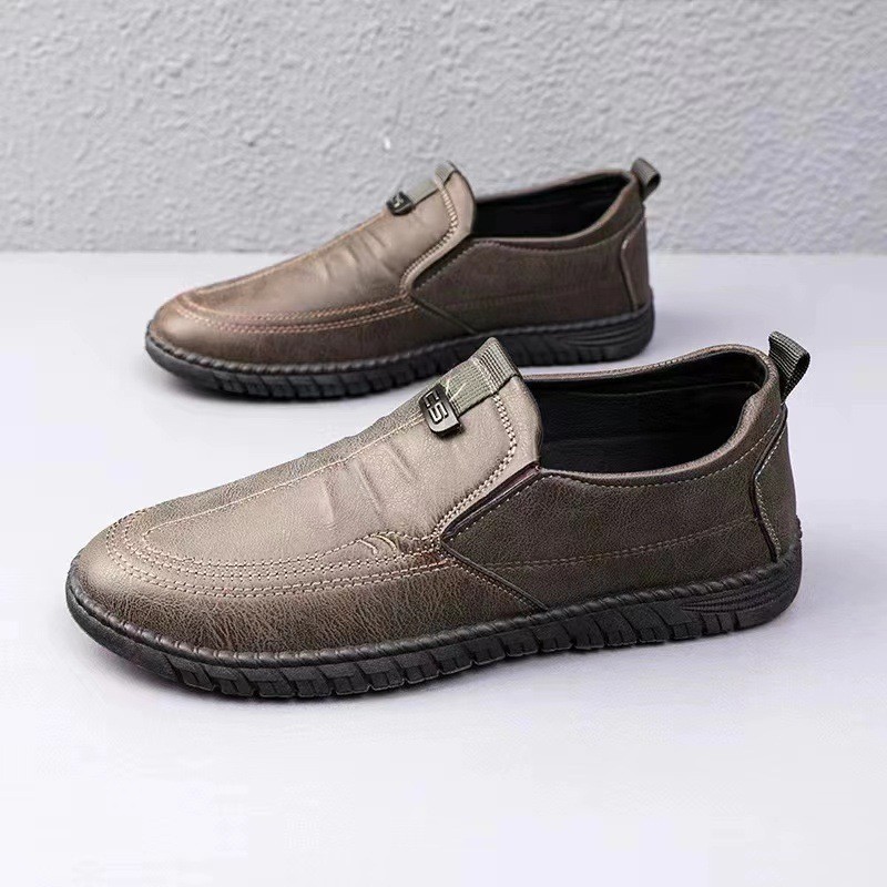 New breathable and waterproof men's shoes for spring, trendy and versatile black business leather shoes, casual board shoes, men's shoes wholesale full figure