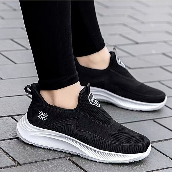 Comfortable walking shoes for middle-aged and elderly people in the autumn and winter of 2024, lightweight one-foot sports and casual shoes, anti-odor and wear-resistant women's shoes details Picture