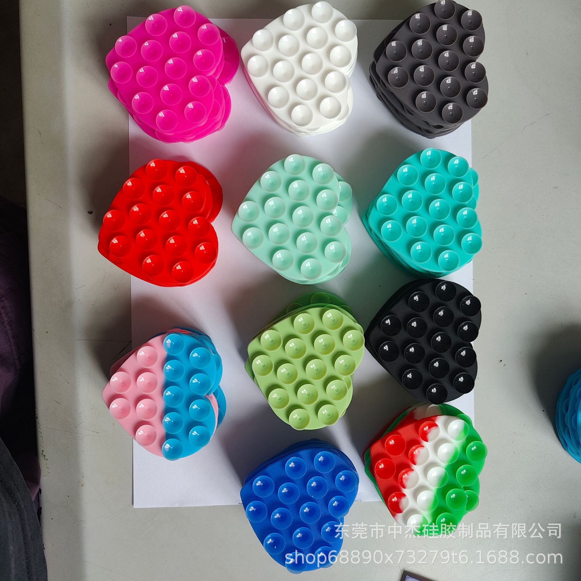 The factory's best-selling multi-functional silicone double-sided adhesive suction cups for mobile phone stickers, heart-shaped mobile phone suction cups, and heart-shaped double-sided suction cups Specification drawing