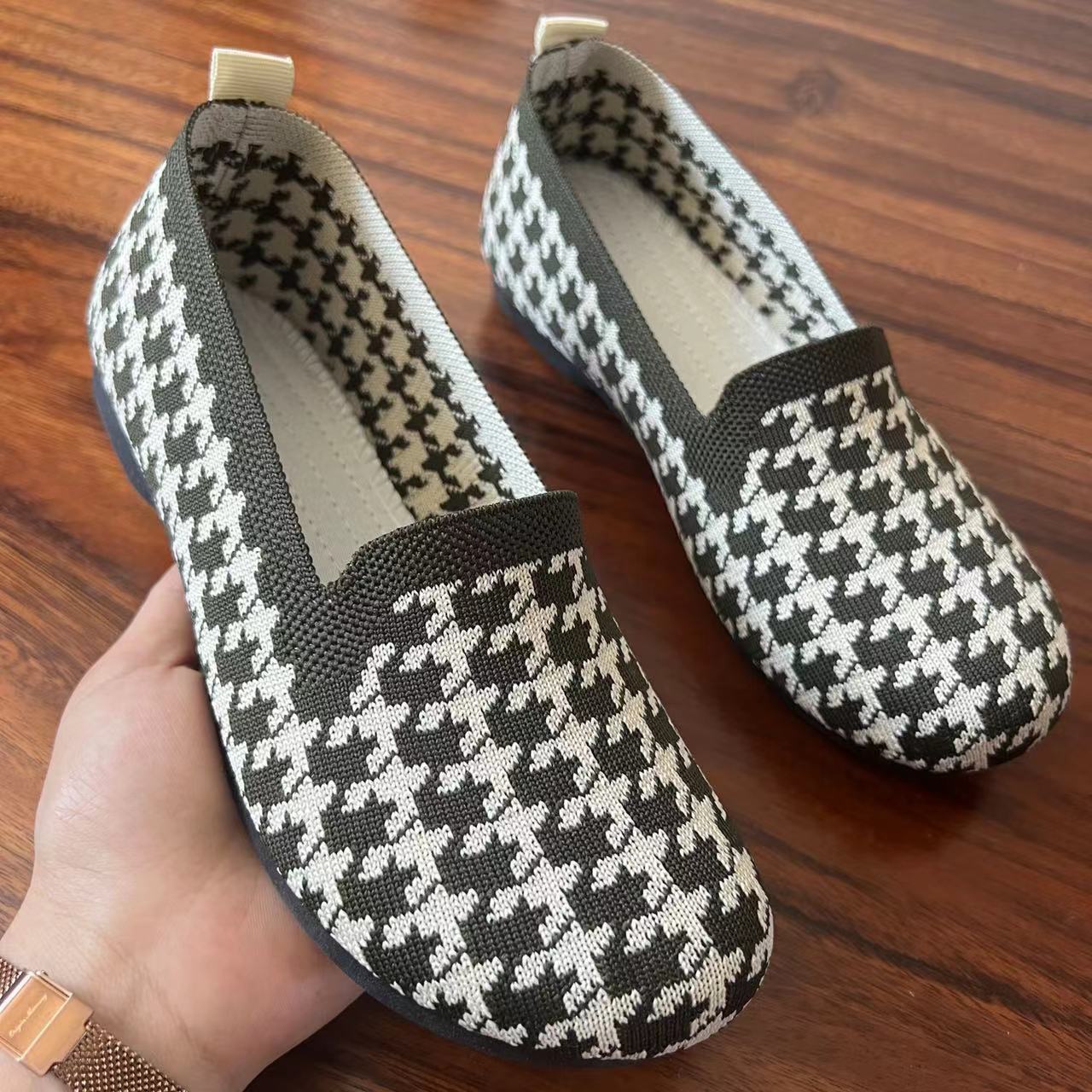 Mom shoes bestsellers: One-step breathable casual women's shoes, comfortable, durable, fashionable and breathable fabric shoes with soft soles. One-piece consignment Application Scenario