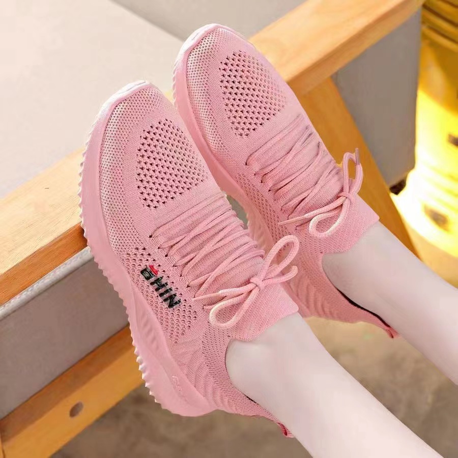 The 2020 summer new style of white shoes for women: perforated mesh shoes with breathable mesh surface, casual, fashionable and versatile, suitable for summer running and sports full figure