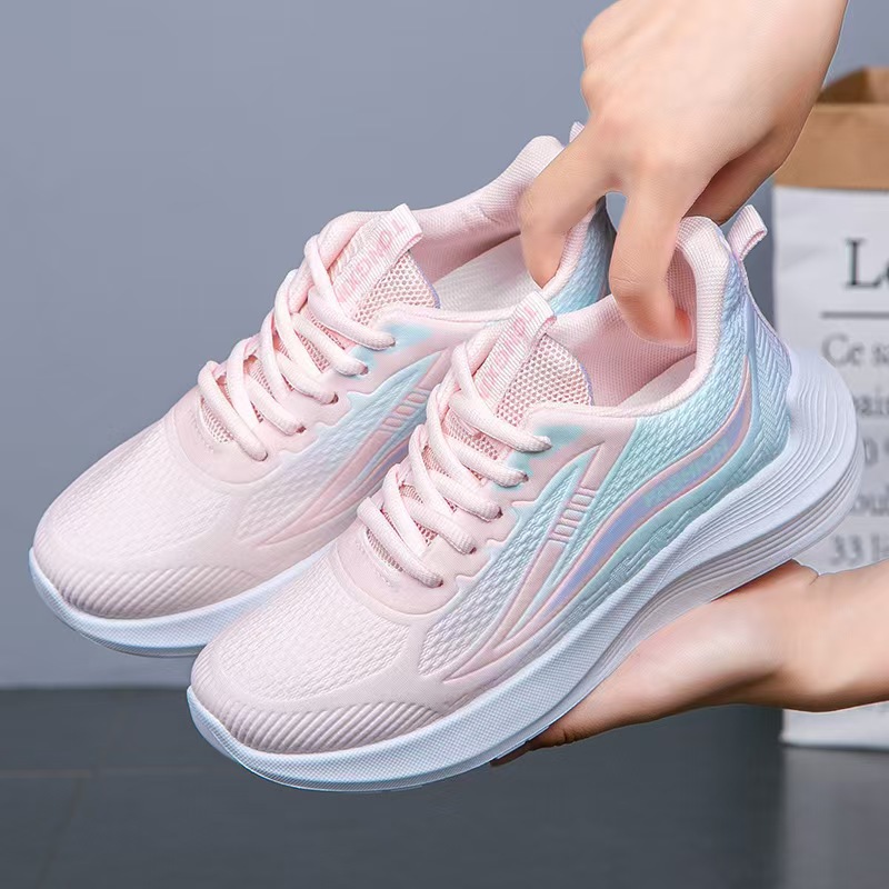 New mesh running shoes for Spring and autumn 2025: Breathable and comfortable sports casual shoes, light student running women's shoes, cross-border Application Scenario