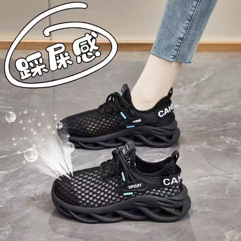 In the summer of 2025, there are new breathable dad shoes and casual outdoor women's sports thick-soled shoes that are the best-selling hollowed-out ultra-light running shoes details Picture