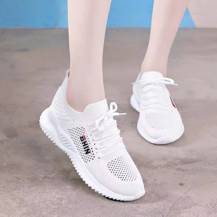 The 2020 summer new style of white shoes for women: perforated mesh shoes with breathable mesh surface, casual, fashionable and versatile, suitable for summer running and sports Application Scenario