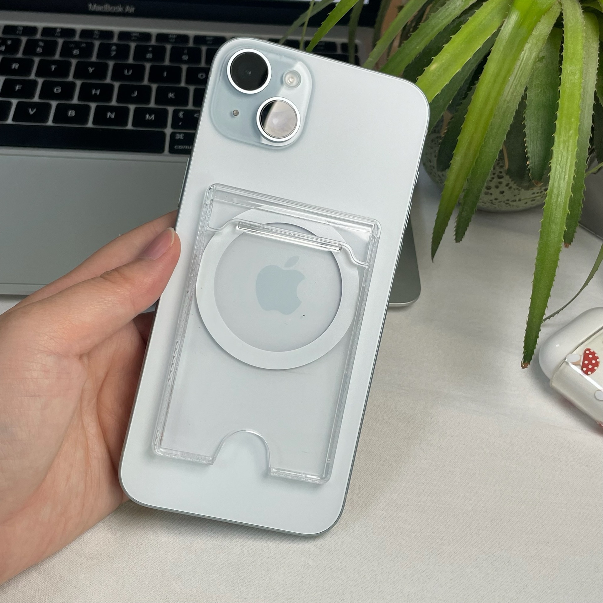Magsafe strong magnetic transparent vertical push PC card case supports DIY drawing. Magnetic card case pasting. In stock full figure