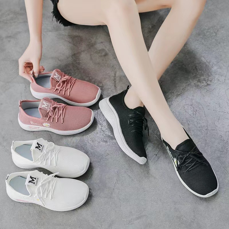 Women's Shoes 2025 New foreign trade women's shoes, casual walking soft sole mom shoes, Douyin fashionable socks sports shoes for women Application Scenario