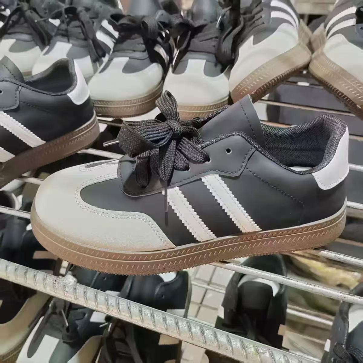 De Xun Shoes Women's 2025 New bestsellers: thick-soled, versatile white sneakers, retro Forrest Gump shoes, casual sports board shoes Application Scenario