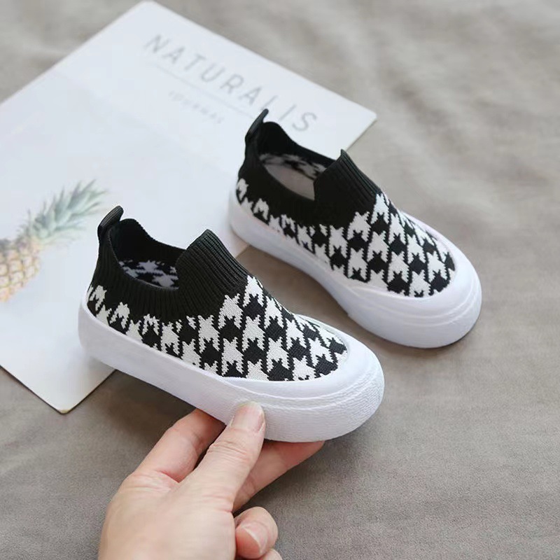 Wholesale of new children's shoes for early autumn 2022. Trendy, versatile and breathable, small and medium-sized children's casual shoes in Korean style full figure