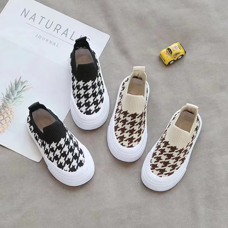 Children's shoes, boys' breathable mesh shoes, summer 2024 new style, spring and autumn children's coconut shoes, children's and girls' sports shoes full figure