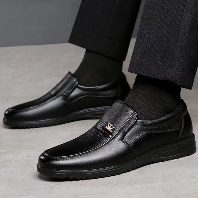 【 Crown 】 New trendy, fashionable and casual men's leather shoes with soft soles and soft surfaces, breathable soft leather men's leather shoes for export batch Application Scenario