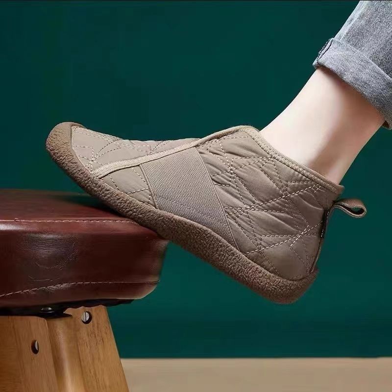 New winter 2025 women's cotton shoes with added fleece and thickened high-top snow boots, warm and comfortable cotton shoes for mothers and women Application Scenario
