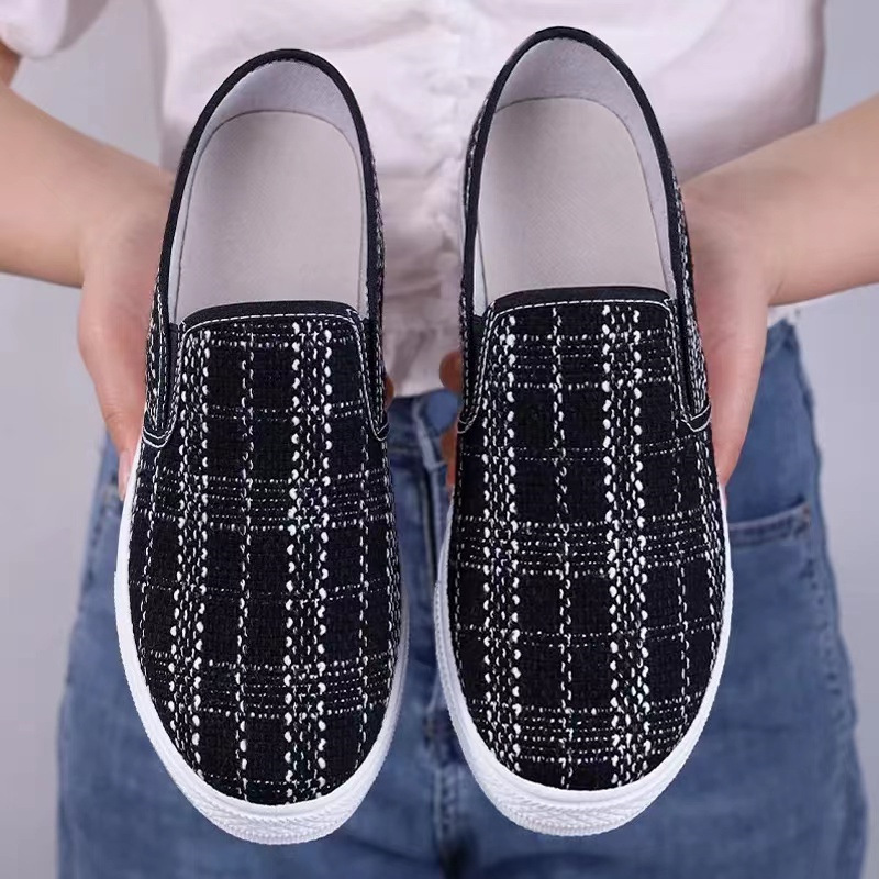 2024 New spring and autumn women's flat, Korean-style, fashionable and comfortable casual shoes from old Beijing full figure
