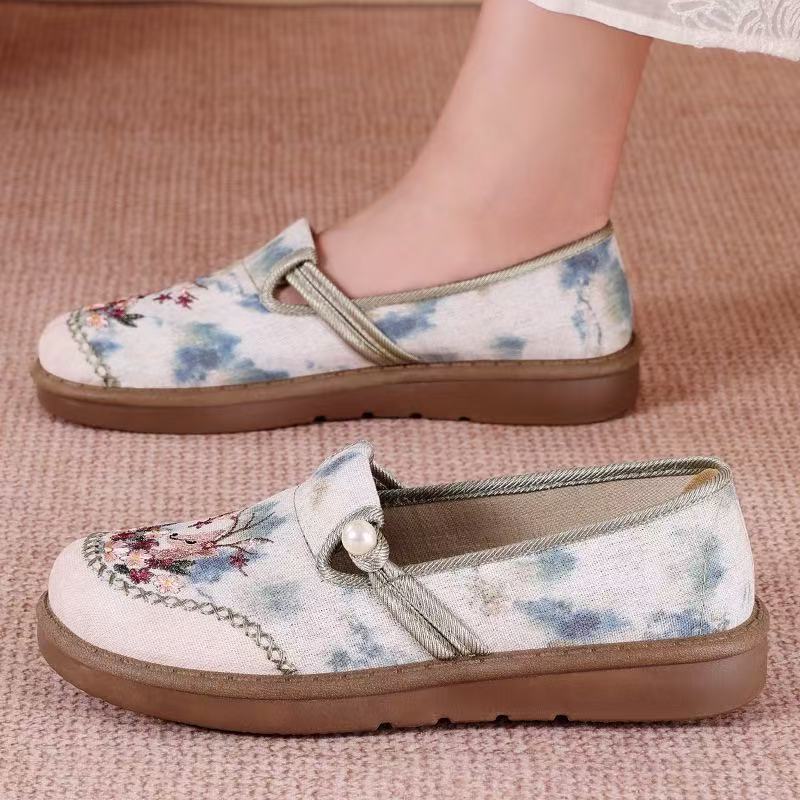 New spring ethnic-style embroidered shoes for women, traditional Beijing cloth shoes, women's Hanfu shoes, and mom's casual shoes full figure