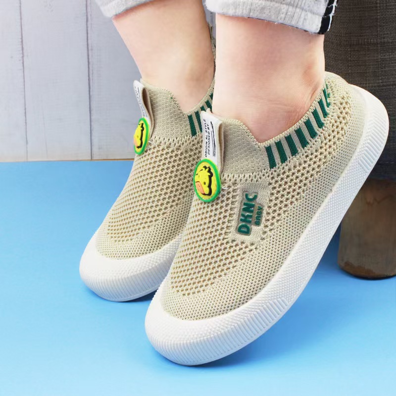 Children's sports shoes, men's shoes, breathable Korean-style casual board shoes, women's shoes, large children's soft-soled children's shoes factory wholesale Application Scenario