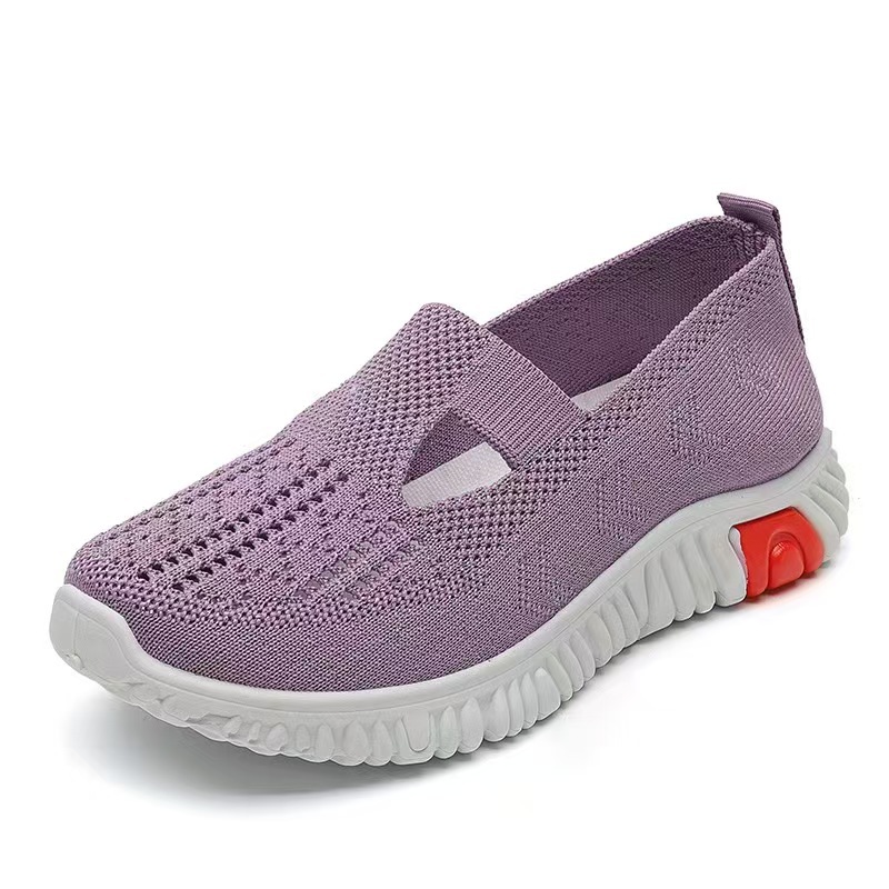 For the spring and autumn of 2024, there are lightweight, comfortable and anti-slip Beijing cloth shoes and women's net shoes for middle-aged and elderly people with a net surface for casual moms Item Picture