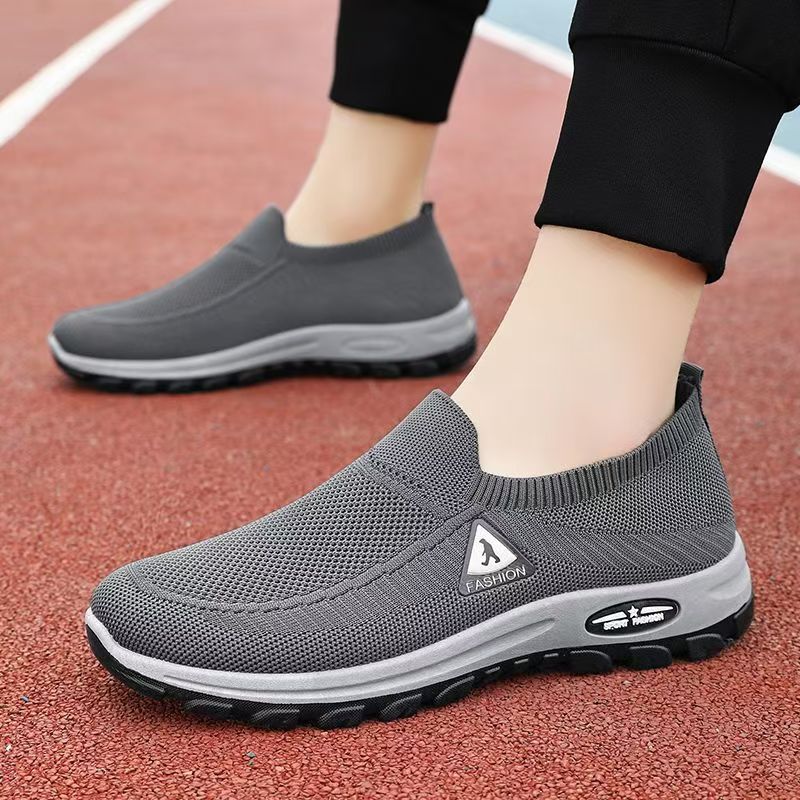 In 2024, the best-selling men's shoes are soft-soled, comfortable, wide-toed, traditional Beijing cloth shoes, anti-slip and wear-resistant men's walking shoes details Picture