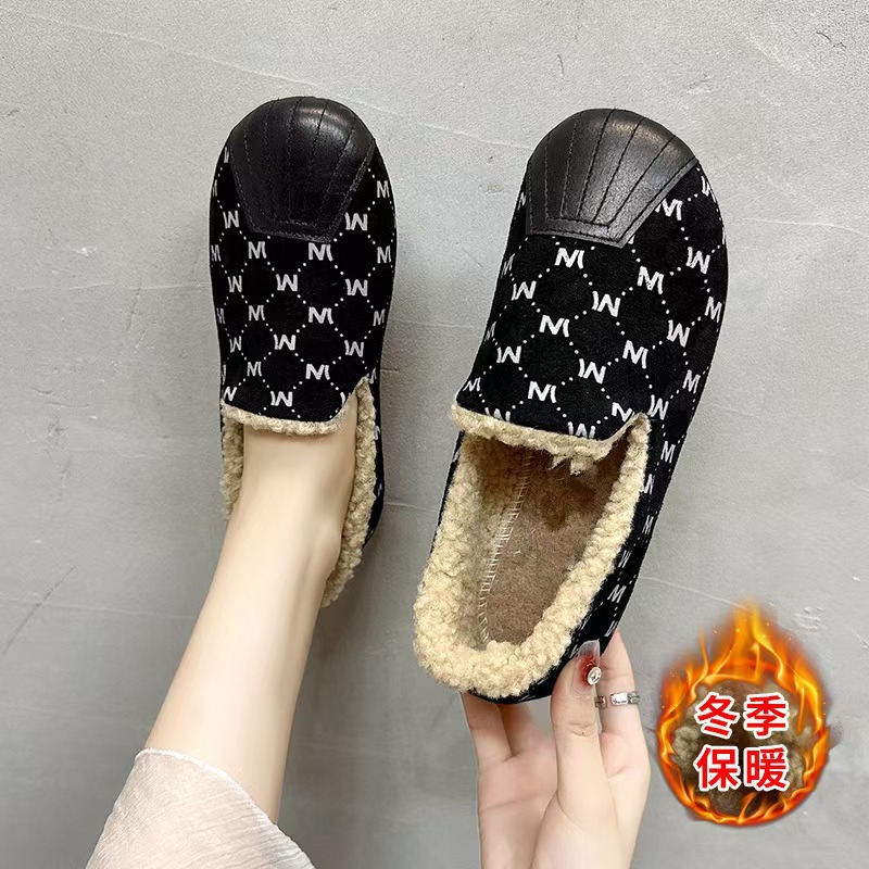 The new winter 2024 fashionable and warm woolen bestseller is a casual and versatile women's cotton shoe with thickened and fleece added Application Scenario