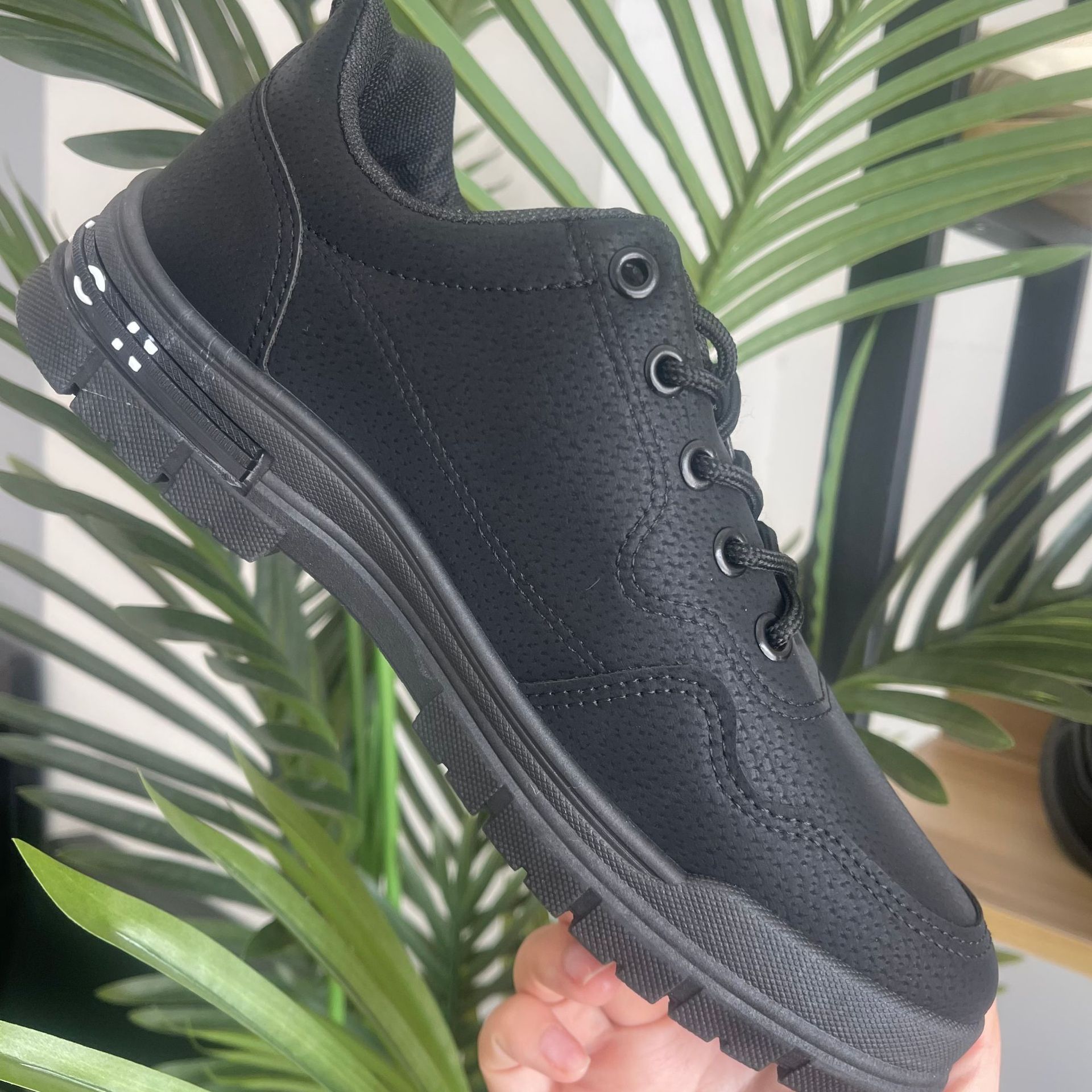 Men's work shoes 2025 new style work safety shoes Martin shoes Spring and autumn casual workwear hiking shoes details Picture