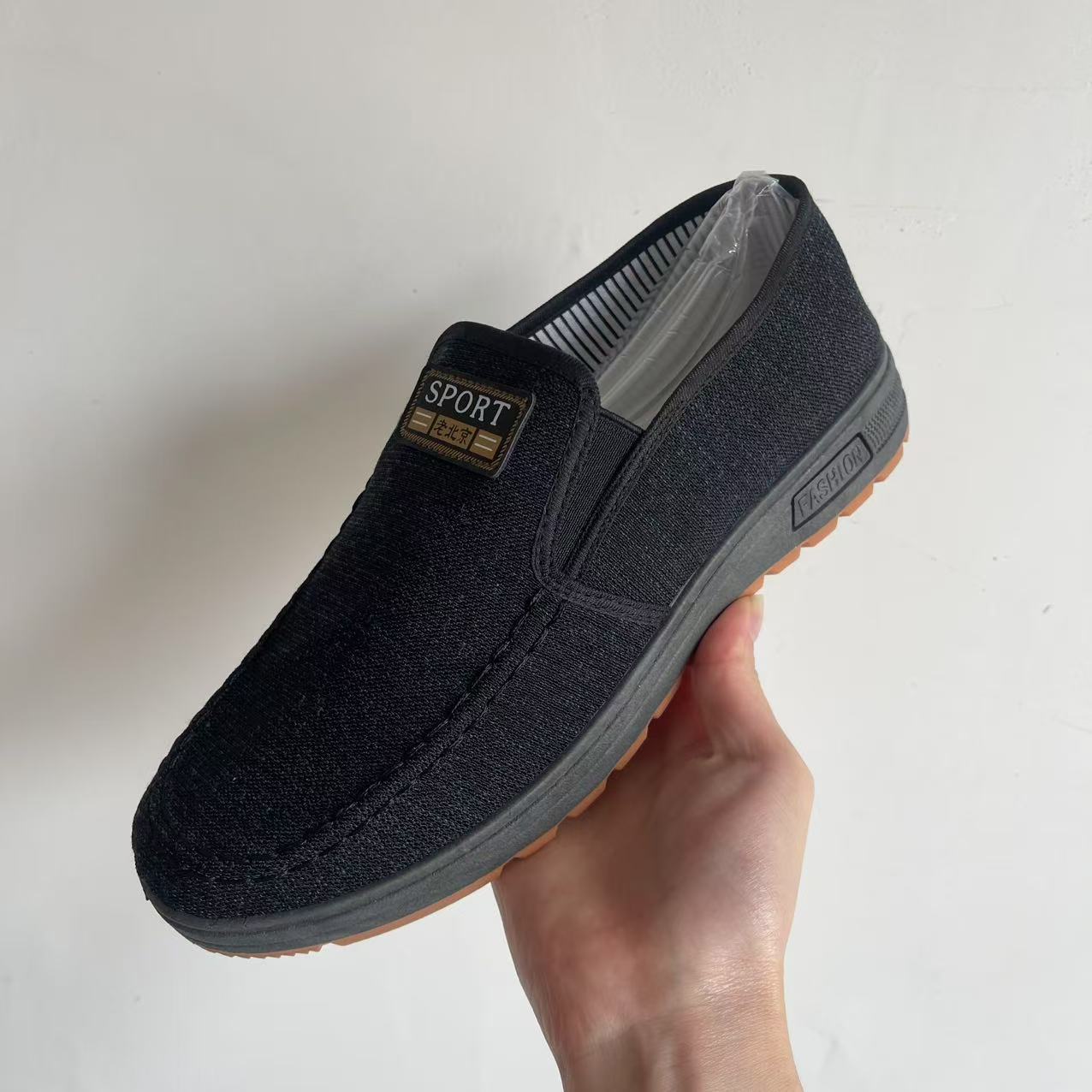 Men's shoes 2025 new autumn breathable and versatile casual flat shoes. Men can wear sporty and trendy shoes to work full figure