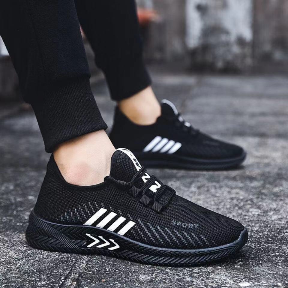 2023 New style mesh men's casual sports shoes, soft-soled and lightweight flying woven running shoes, old Beijing cloth shoes for men full figure