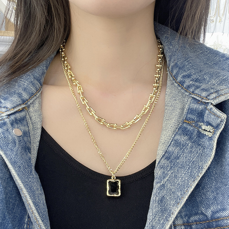 欧美双层复古黑色长方牌项链女高级设计感轻奢小众锁骨链钛钢首饰欧美双层复古黑色长方牌项链女高级设计感轻奢小众锁骨链钛钢首饰